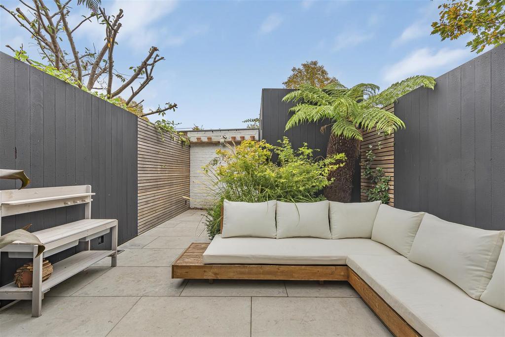 James anderson- dycombe road-tw9  17 .JPG