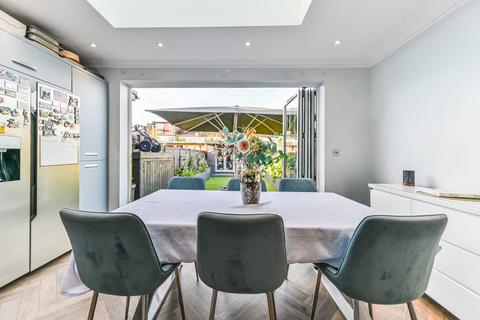 16 Eldertree Way, Mitcham, CR4 1AG