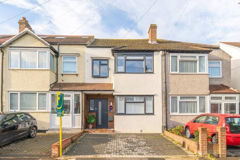 16 Eldertree Way, Mitcham, CR4 1AG