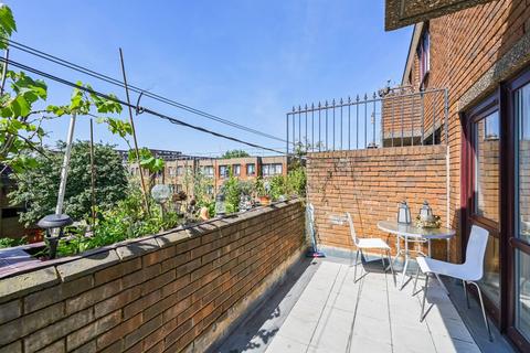 3 bedroom flat for sale, The Sandlings, N22, Wood Green, London, N22
