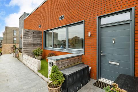 2 bedroom flat for sale, Flat 26, 73 Logie Green Road, Canonmills, Edinburgh, Midlothian, EH7 4HF
