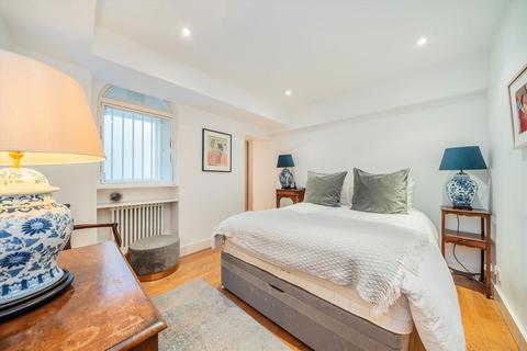 1 bedroom flat for sale, Airlie Gardens, London W8
