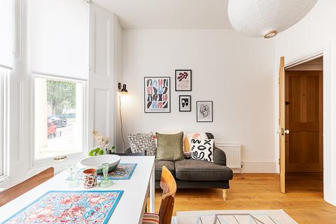 2 bedroom flat to rent, Raised Ground Floor Flat, London W9