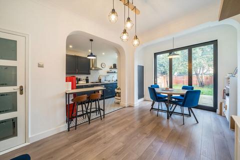 3 bedroom terraced house for sale, Links Road, London SW17