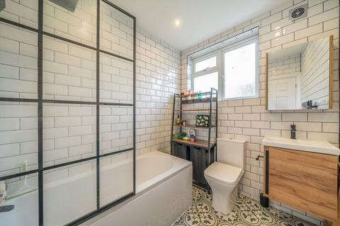 3 bedroom terraced house for sale, Links Road, London SW17