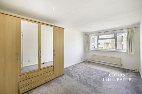 3 bedroom terraced house to rent, Knoll Crescent, Northwood, HA6