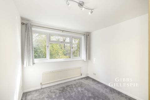 3 bedroom terraced house to rent, Knoll Crescent, Northwood, HA6