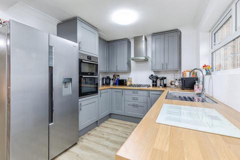 22 Ifield Way, Gravesend, DA12 5UJ