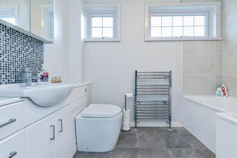 22 Ifield Way, Gravesend, DA12 5UJ
