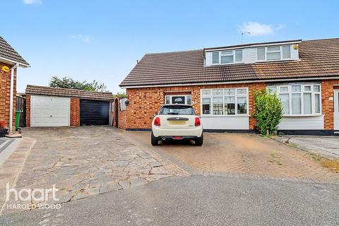 4 bedroom semi-detached house for sale, Chelsworth Close, Harold Wood