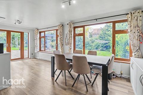 4 bedroom semi-detached house for sale, Chelsworth Close, Harold Wood