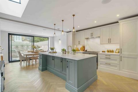 5 bedroom terraced house for sale, Ashcombe Street, London