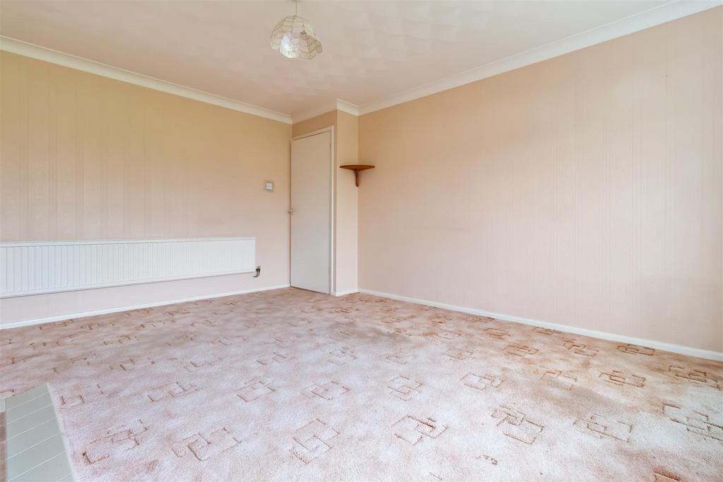 24 Cuckfield Crescent-002.jpg