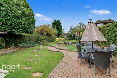 5 bedroom detached house for sale, Marine Approach, Canvey Island