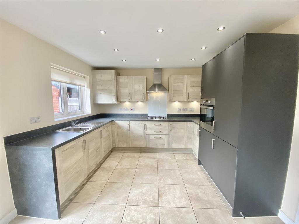 8 Roberts Way-8.jpg