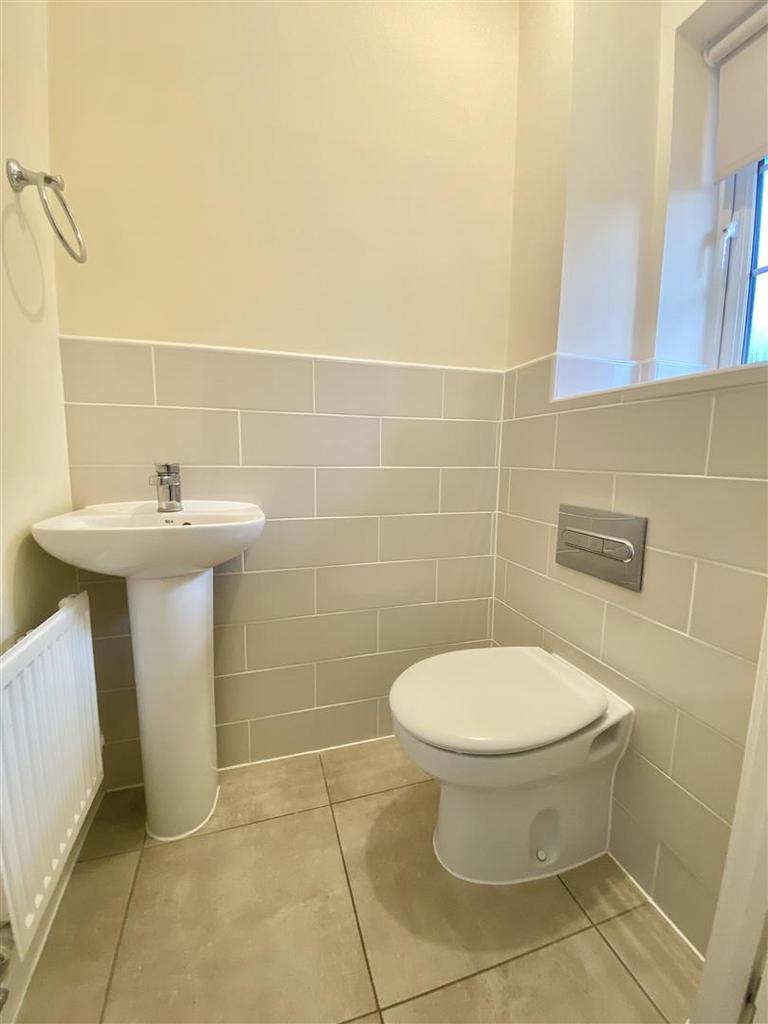 8 Roberts Way-6.jpg