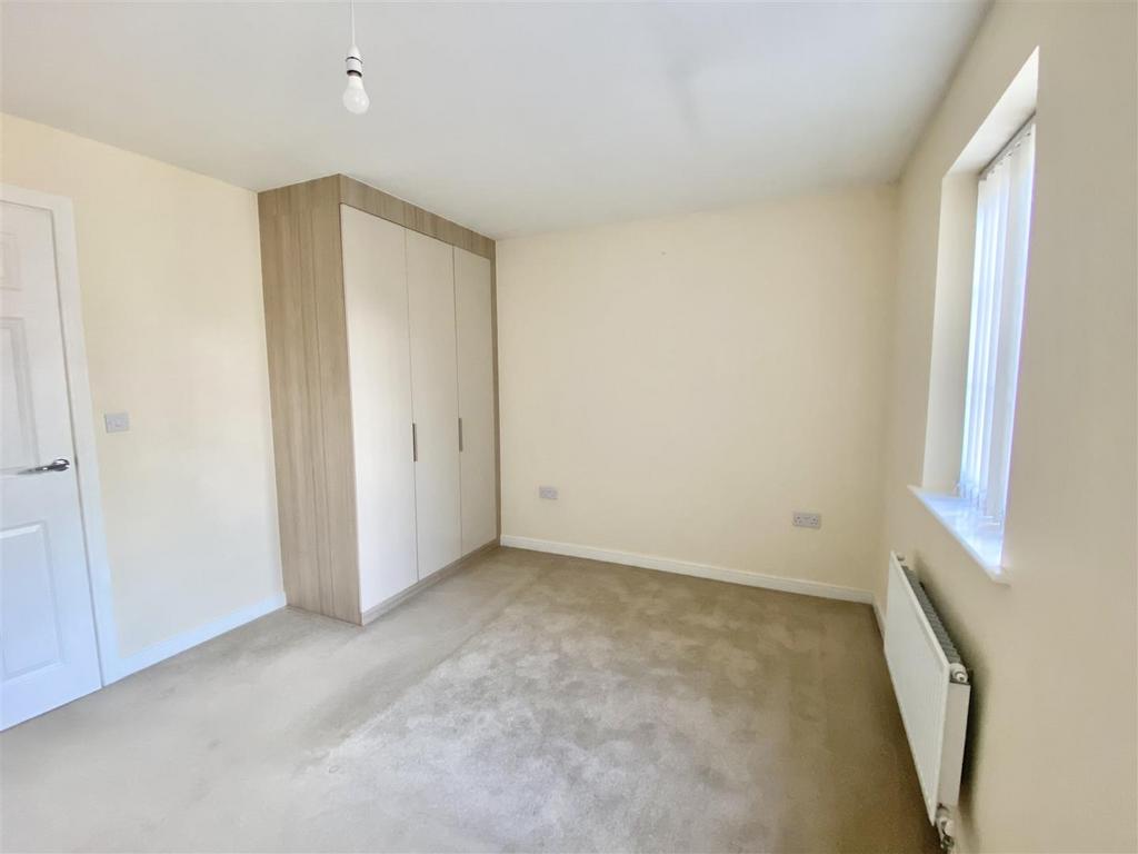 8 Roberts Way-12.jpg