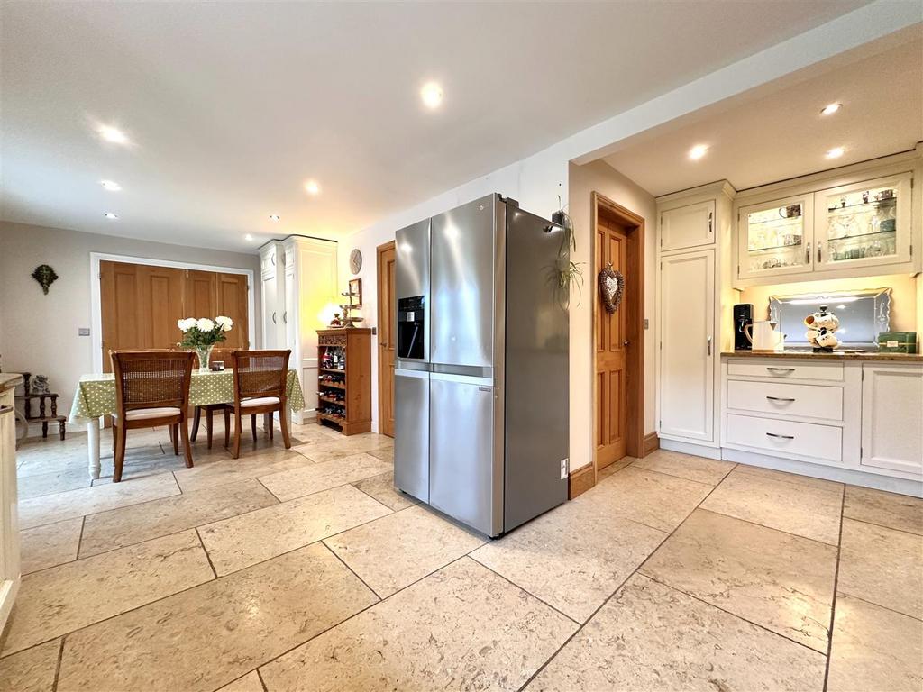 OPEN-PLAN Dining Kitchen 267