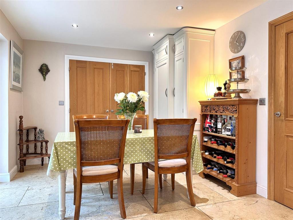Dining Area 277
