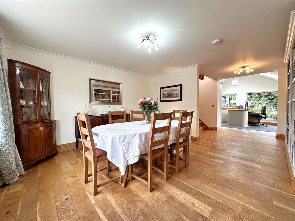 Annexe Living Space Through To Kitchen 409