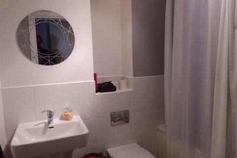 2 bedroom flat to rent, Apt- Denmark Road, Manchester M15