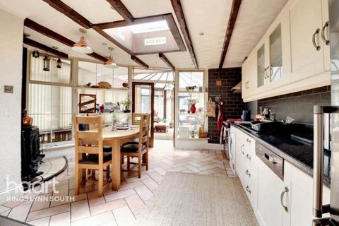 3 bedroom semi-detached house for sale, Grimston Road, South Wootton