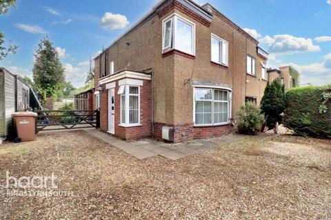 3 bedroom semi-detached house for sale, Grimston Road, South Wootton