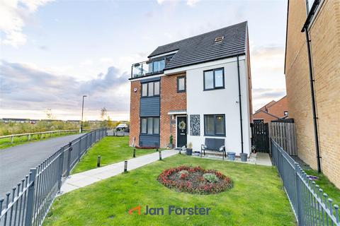 5 bedroom detached house for sale, Moor Drive, Wallsend