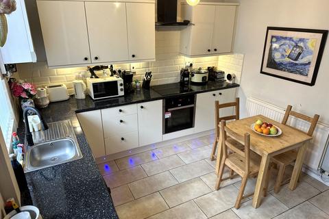 35 Tudor Street, Shaw, Oldham, OL2 7RX