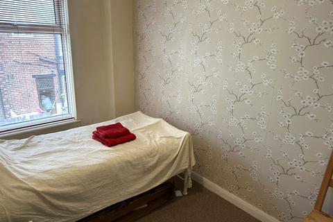 35 Tudor Street, Shaw, Oldham, OL2 7RX