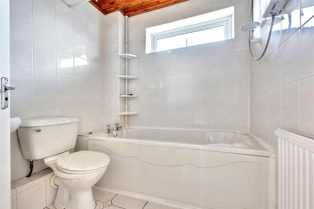 Bathroom 1.jpeg