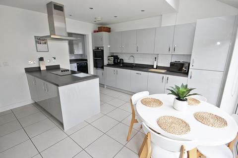 4 bedroom detached house for sale, Birch Grove, Ampthill