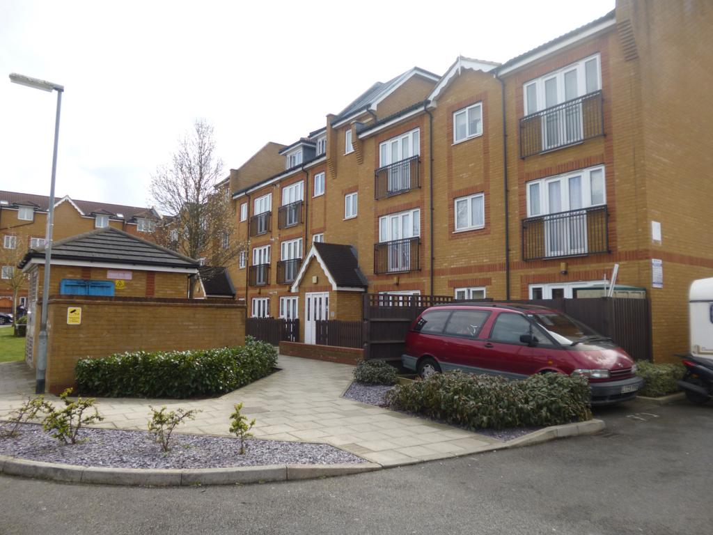2 bed flat for sale