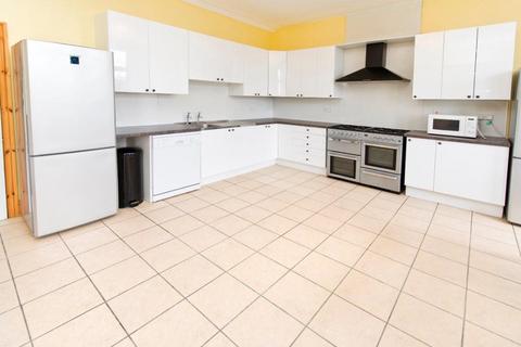 6 bedroom house to rent, Barrack Lane, Nottingham NG7