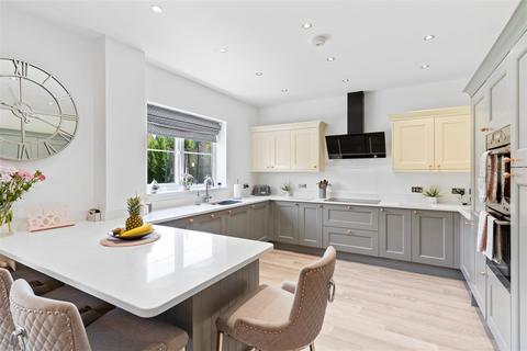 5 bedroom detached house to rent, Fenwick Close, Medburn, Newcastle Upon Tyne, NE20