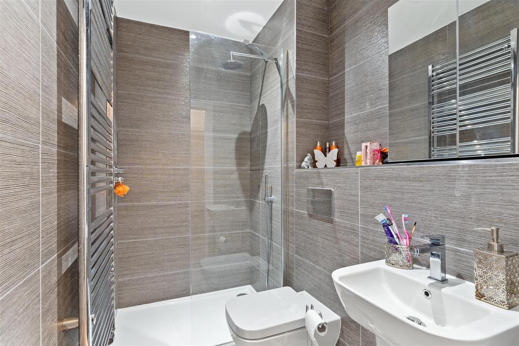 Bedroom 2 En-suite
