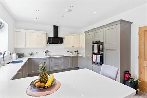 5 bedroom detached house to rent, Fenwick Close, Medburn, Newcastle Upon Tyne, NE20