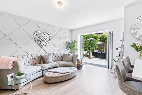 5 bedroom detached house to rent, Fenwick Close, Medburn, Newcastle Upon Tyne, NE20