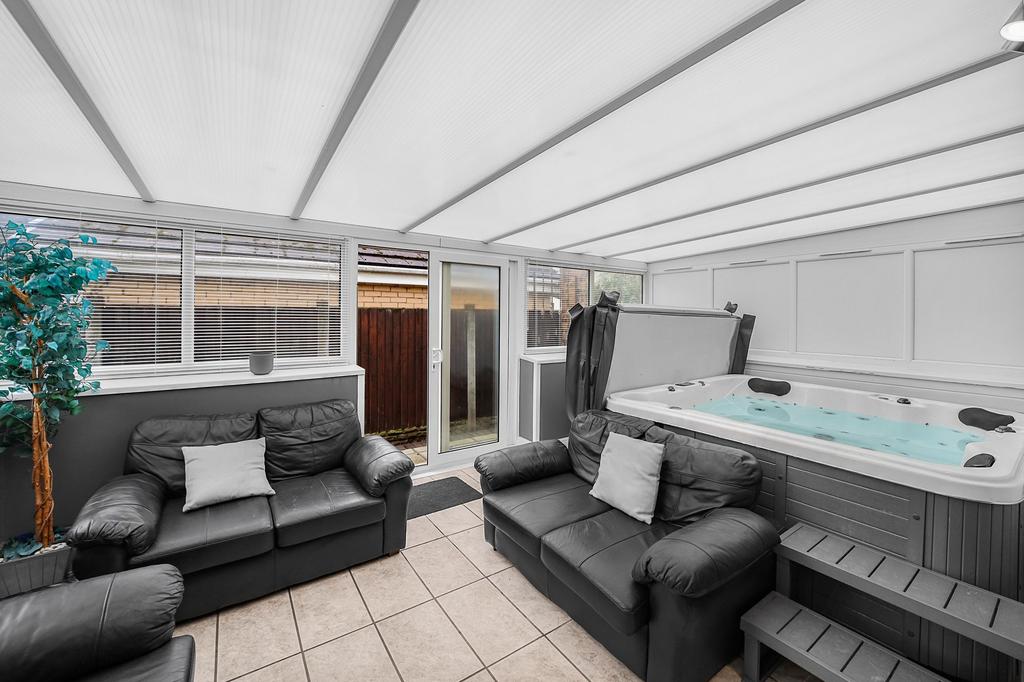 Garden Room with Hot Tub