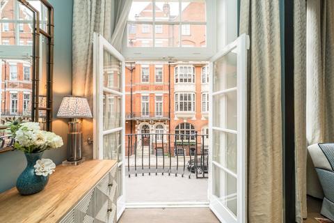 3 bedroom flat for sale, Green Street, London W1K