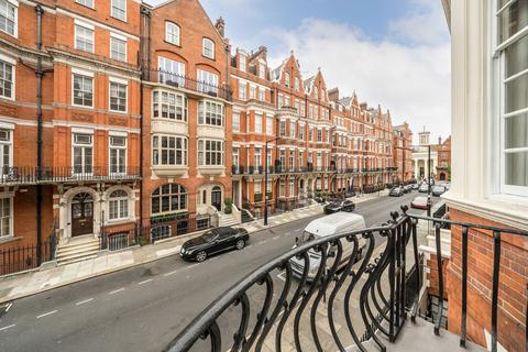 3 bedroom flat for sale, Green Street, London W1K