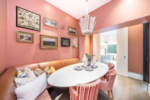 3 bedroom flat for sale, Green Street, London W1K