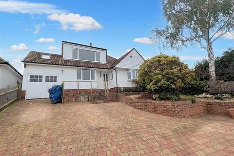 3 bedroom detached house to rent, Seagrove Manor Road, Seaview, PO34 5HW