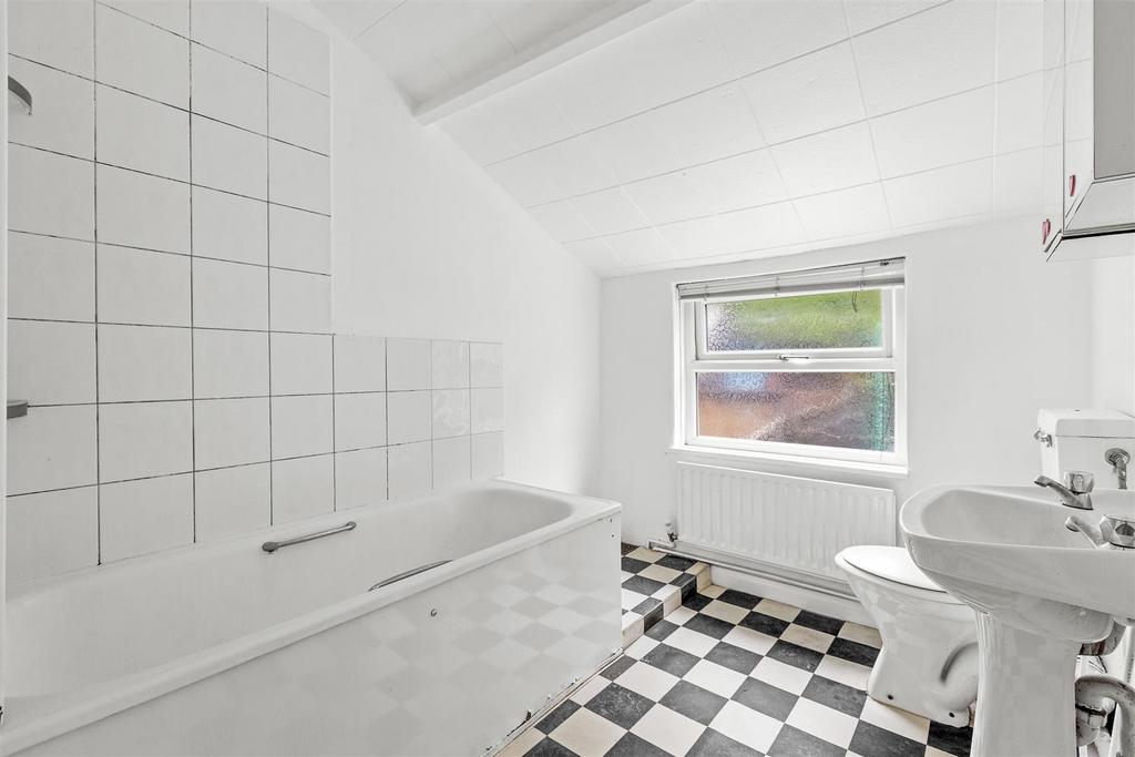 64 Temple End, HP13 5 DS-1.jpg