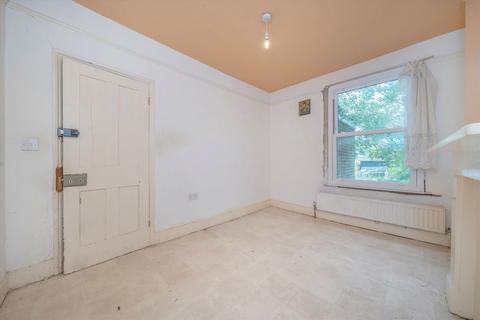 3 bedroom semi-detached house for sale, Shakespeare Road, London W3