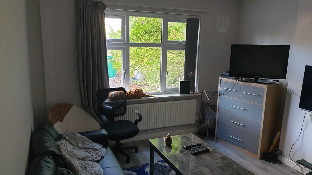 24 woodside road 5.jpeg