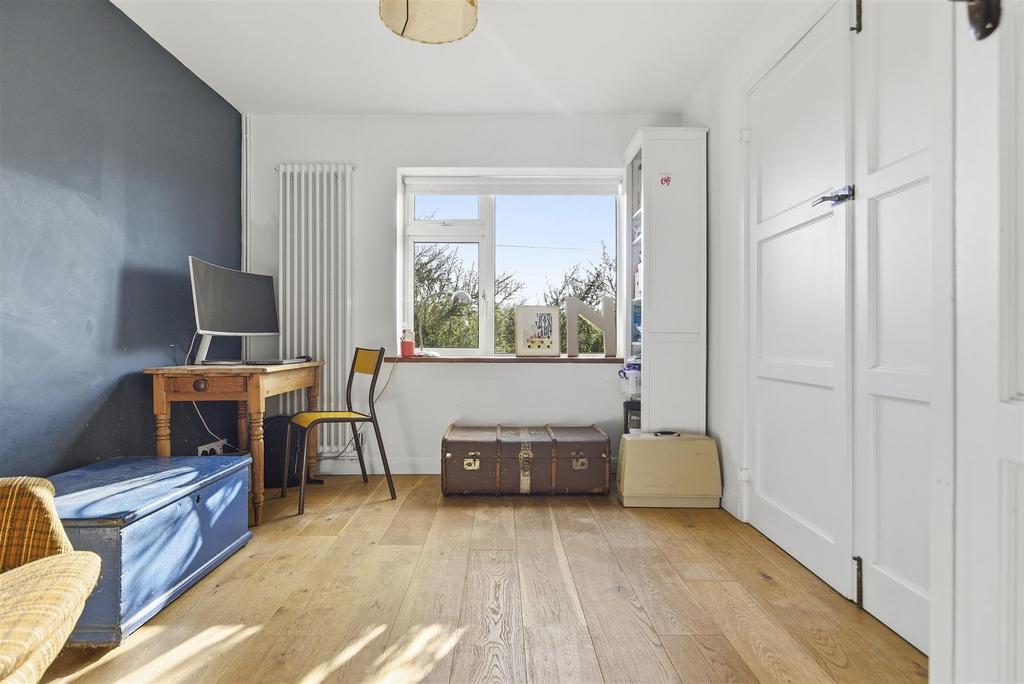 14 Heath View 5.jpg