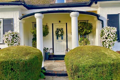 undefined, Woodside, Leigh-on-Sea, Essex, SS9