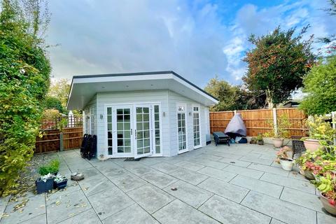 undefined, Woodside, Leigh-on-Sea, Essex, SS9