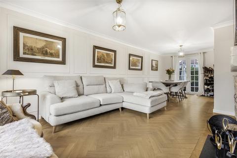 54 Barryfields, Shalford, Braintree, CM7 5HJ
